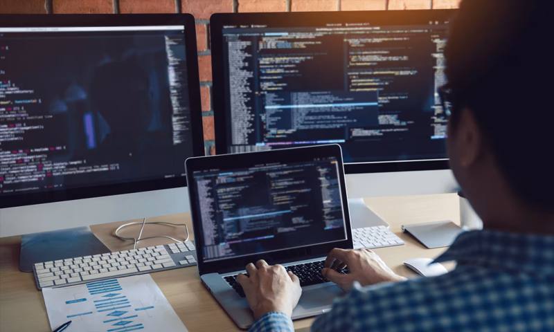 数据科学选型：R与Python如何赋能栖霞市网站建设？